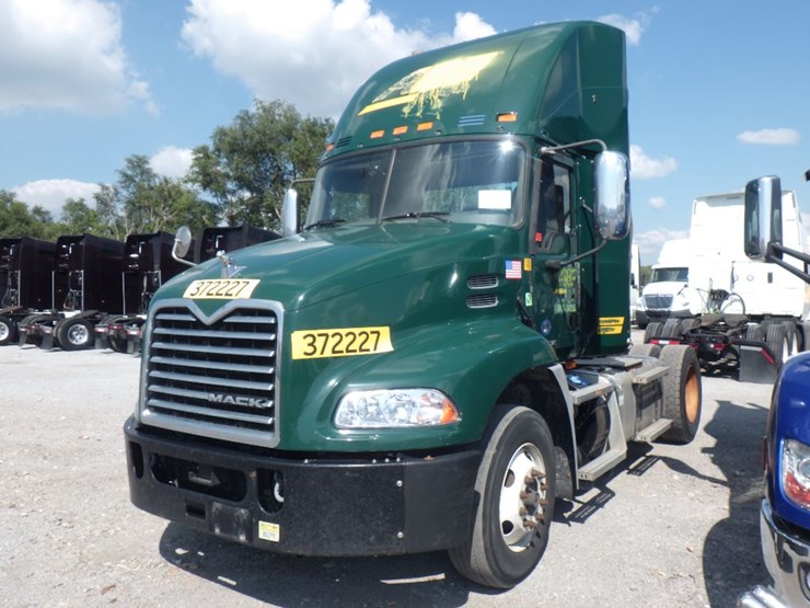 2018-mack-ch612-image-1