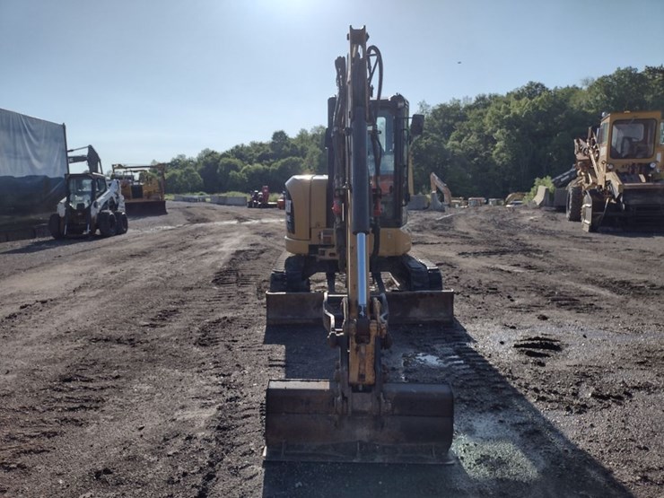 caterpillar-15-image-2