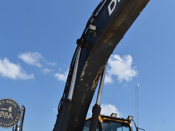 2016-deere-350g-lc-image-27