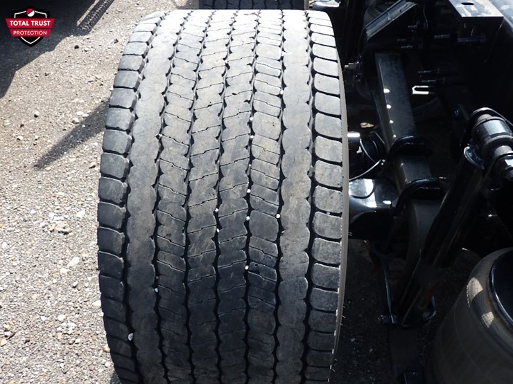 2019-volvo-vnr300-image-15