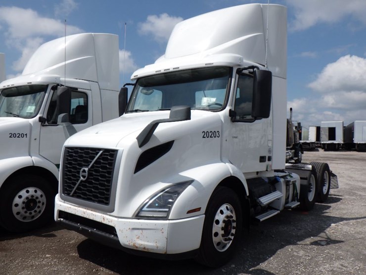 2020-volvo-vnr300-image-1