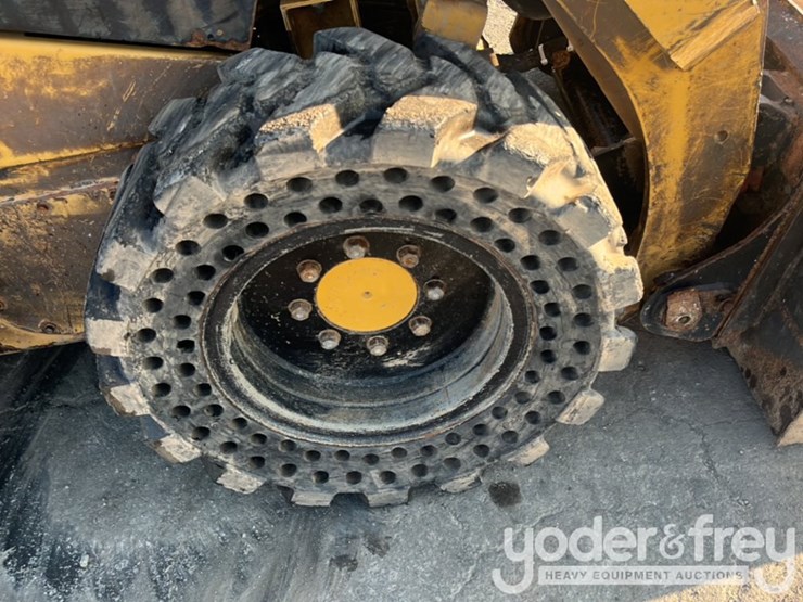 2021-caterpillar-236d-image-9