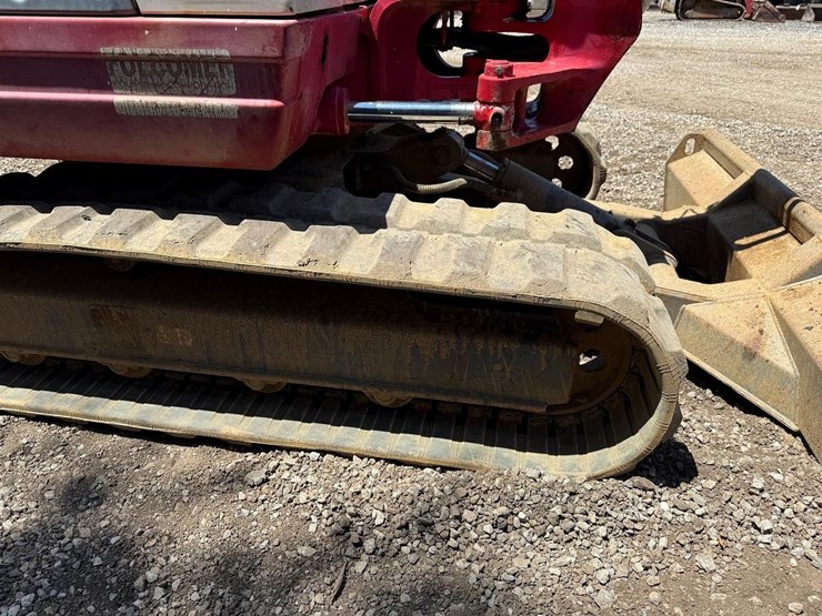 2012-takeuchi-tb250-image-12