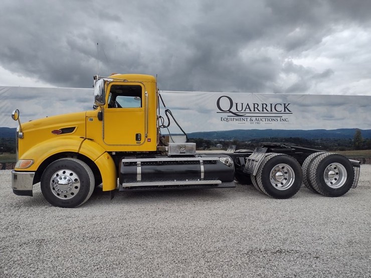peterbilt-384-image-1