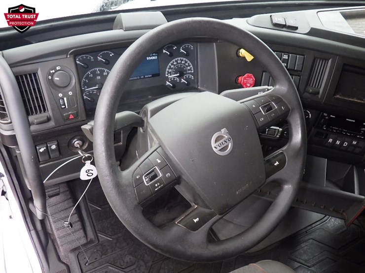 2023-volvo-vnl860-image-22