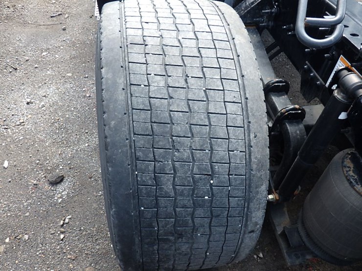 2019-volvo-vnr300-image-17
