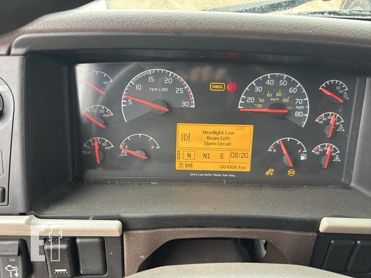 2015-volvo-vnm62t630-image-31