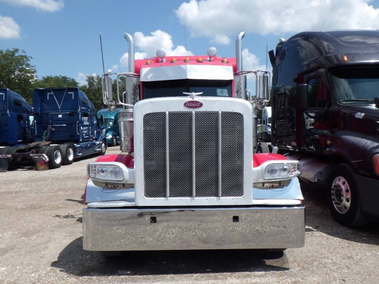2012-peterbilt-389-image-2