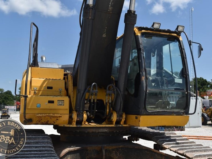 2016-deere-350g-lc-image-28