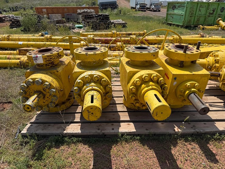 (4)-7-1/16”-10m-manual-frac-valves-image-2