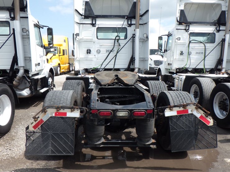 2020-volvo-vnr300-image-9