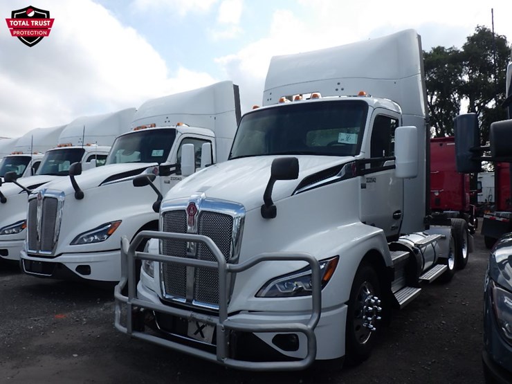 2024-kenworth-t680-image-1