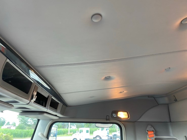 2018-kenworth-t440-image-106