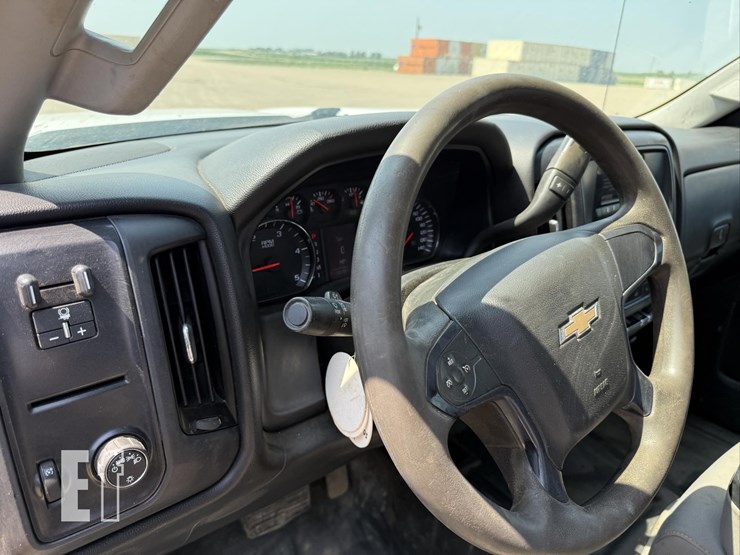 2015-chevrolet-3500hd-image-21