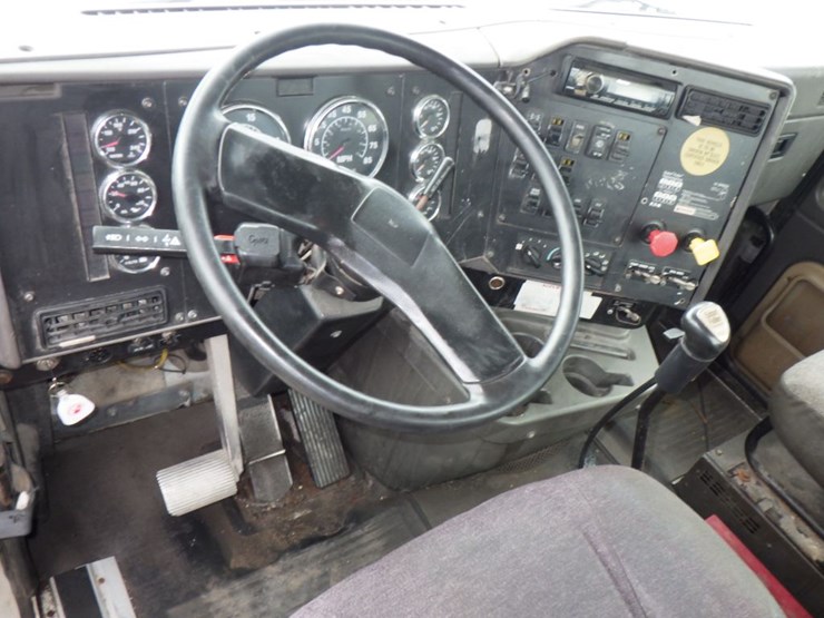 2001-international-9400i-image-18