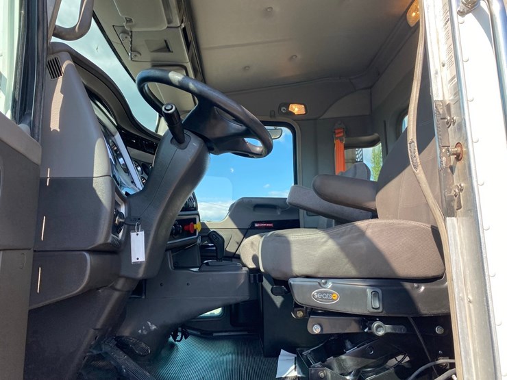 2018-kenworth-t440-image-84