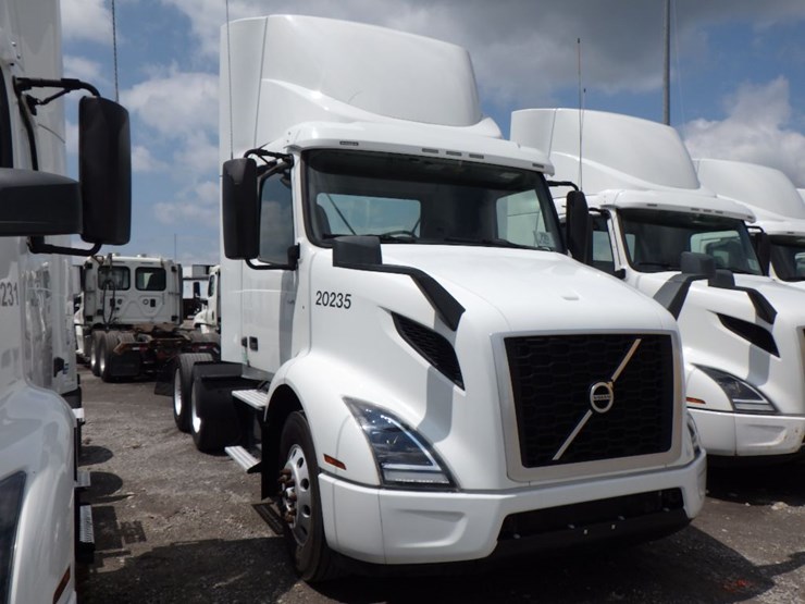 2020-volvo-vnr300-image-3