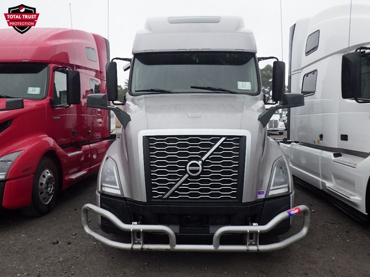 2023-volvo-vnl860-image-2