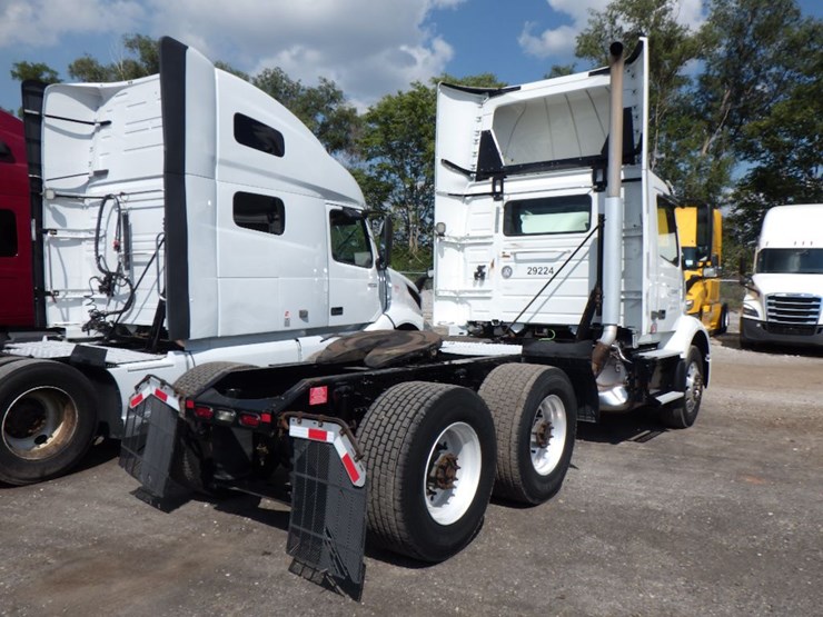 2019-volvo-vnr300-image-7