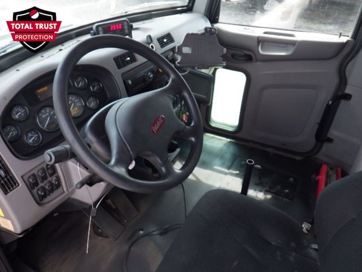 2020-peterbilt-348-image-14