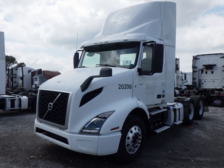 2020-volvo-vnr300-image-1
