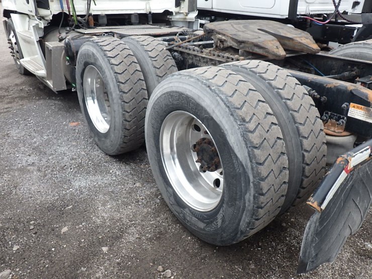2017-freightliner-cascadia-125-image-15