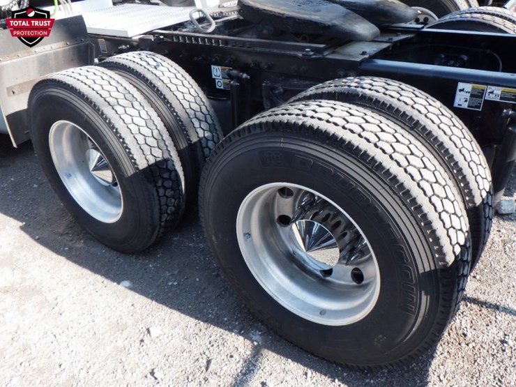 2022-peterbilt-579-image-16