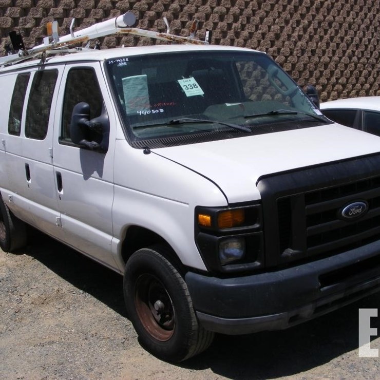 2010 FORD E250