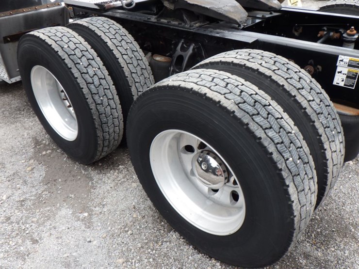 2019-peterbilt-579-image-17