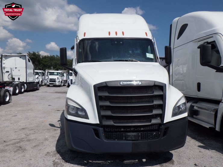2023-freightliner-cascadia-126-image-2