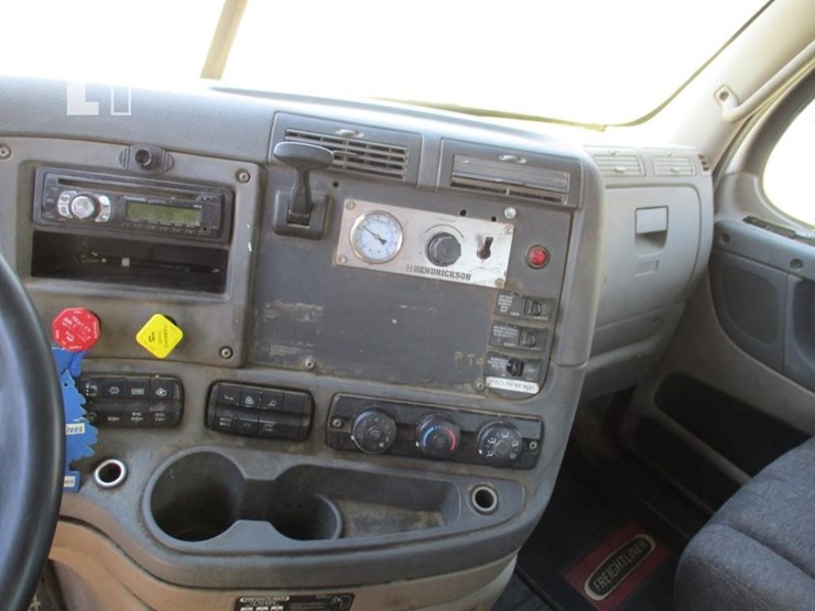 2014-freightliner-cascadia-125-image-9