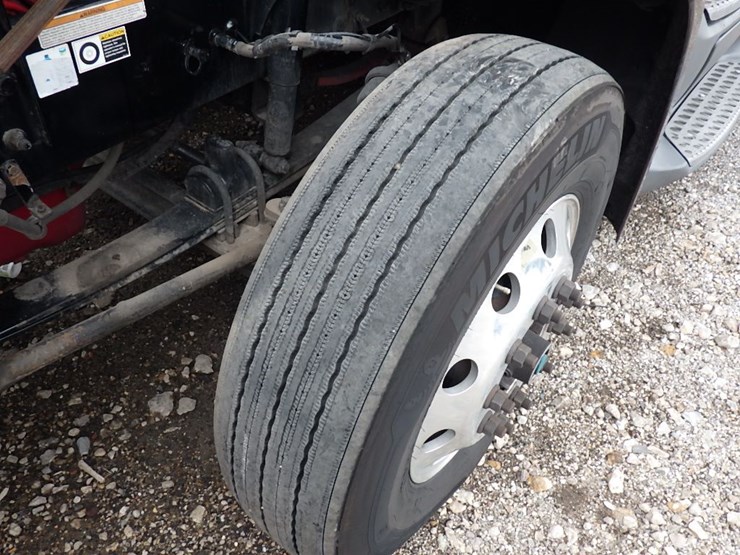 2019-peterbilt-579-image-28