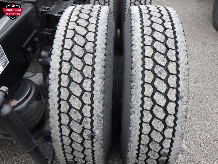 2022-peterbilt-579-image-9