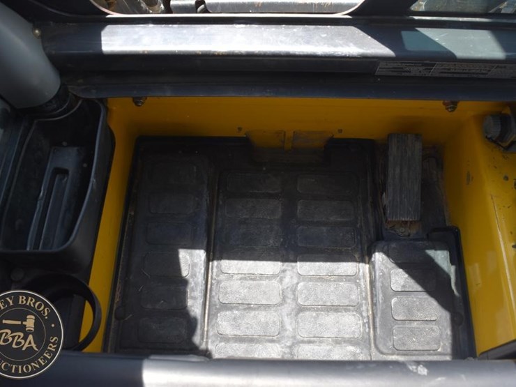 2019-new-holland-c232-image-49