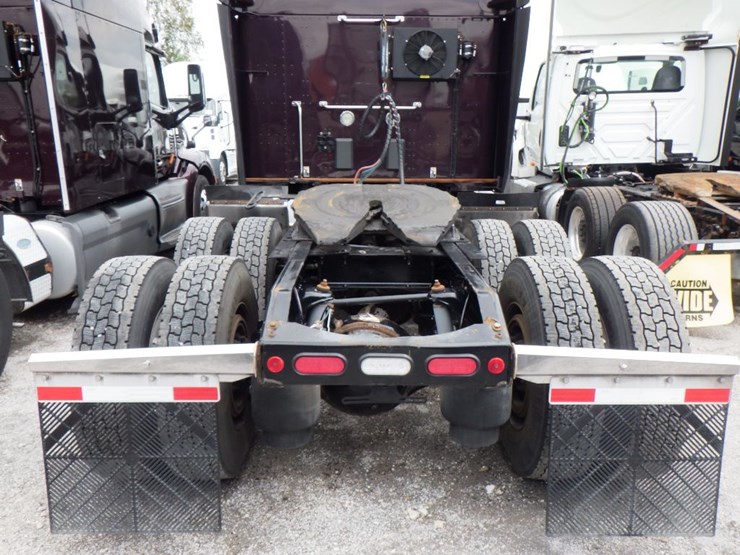 2019-peterbilt-579-image-12