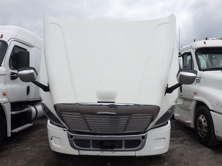 2017-freightliner-cascadia-125-image-28
