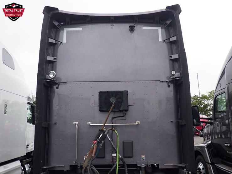 2023-kenworth-t680-image-16