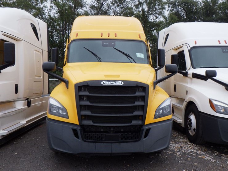 2022-freightliner-cascadia-126-image-2