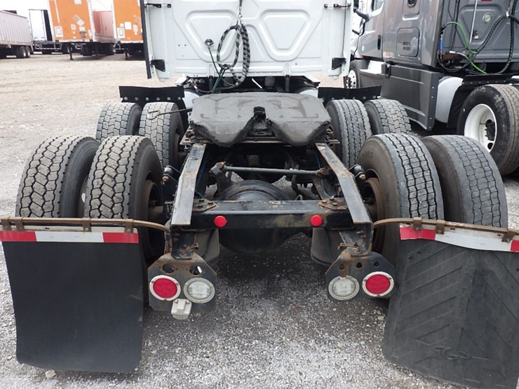 2018-freightliner-cascadia-125-evolution-image-12