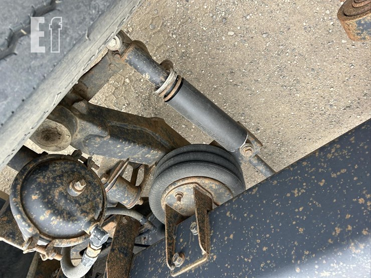 2005-freightliner-columbia-120-image-19