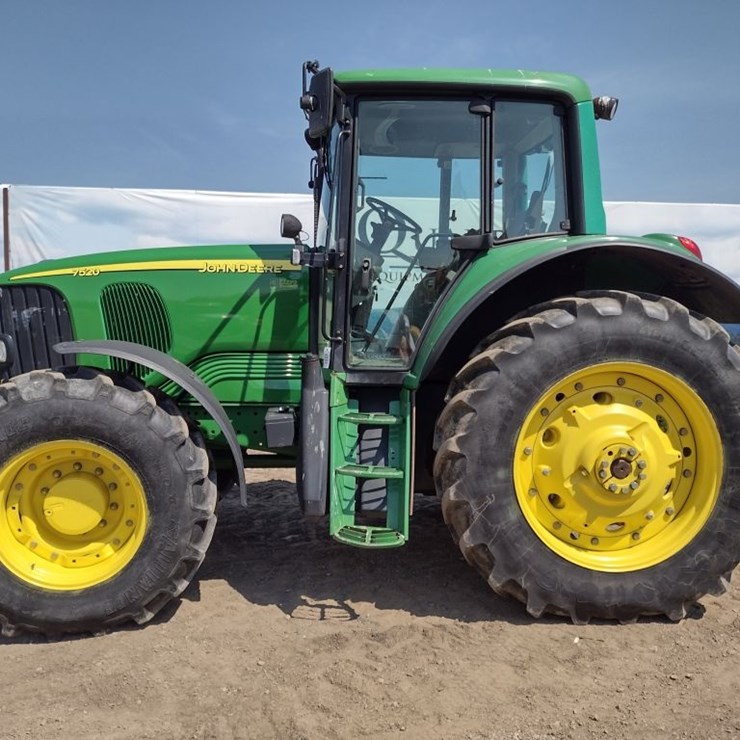 JOHN DEERE 7520