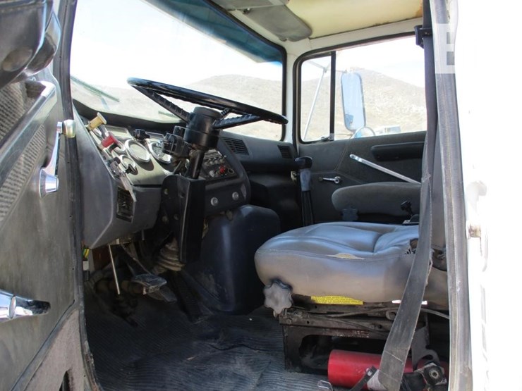1995-ford-ln8000-image-7