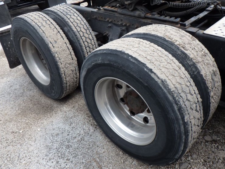2015-freightliner-cascadia-125-evolution-image-9
