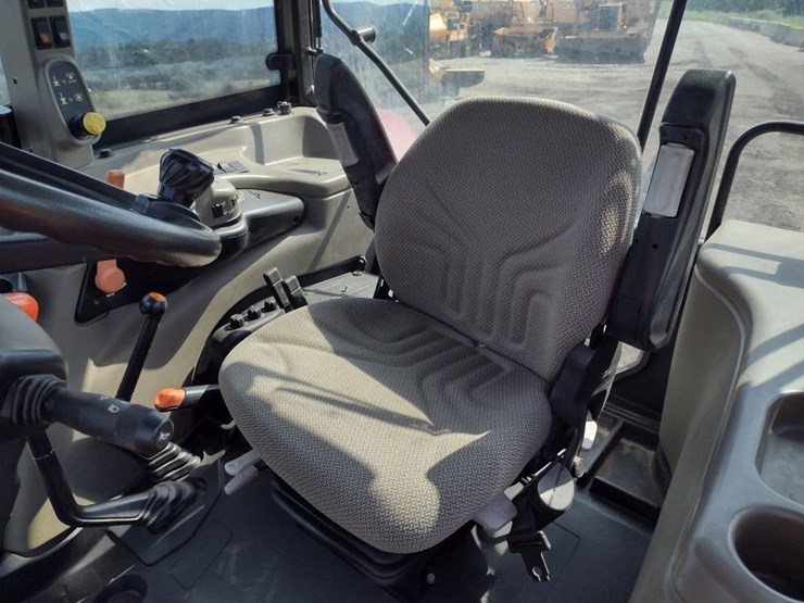 case-ih-farmall-95u-image-13