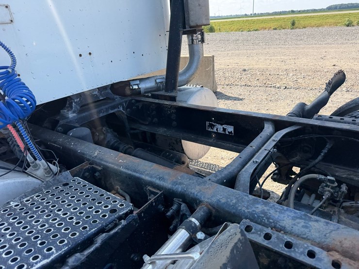 2000-international-9100-image-24