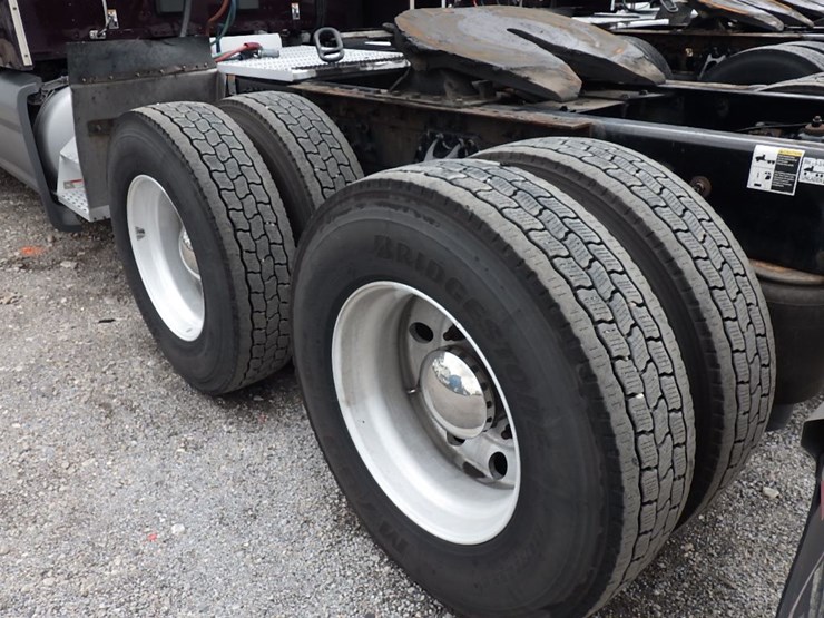 2019-peterbilt-579-image-17