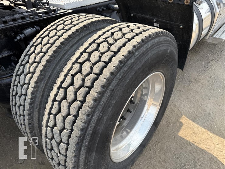 2013-freightliner-cascadia-113-image-20