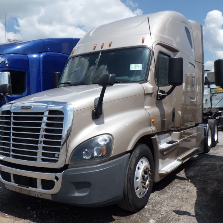 2017 FREIGHTLINER CASCADIA 125