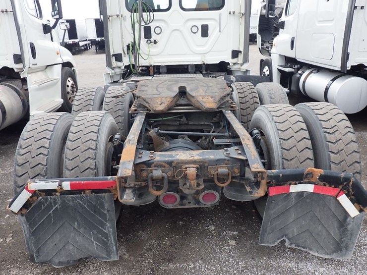 2017-freightliner-cascadia-125-image-11