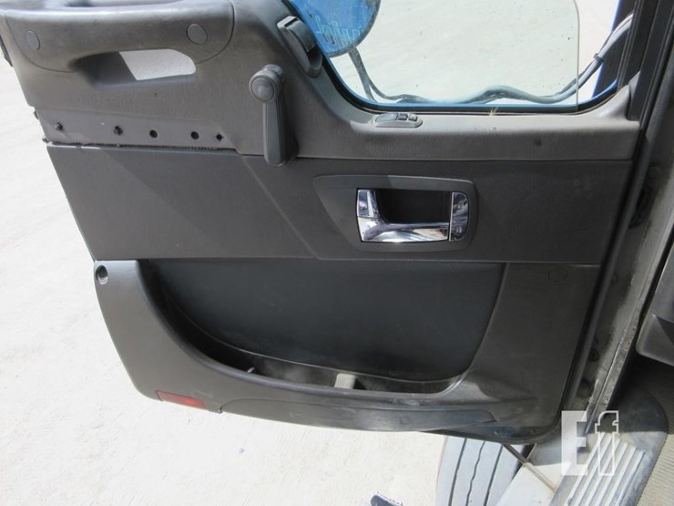 2015-kenworth-t800-image-16